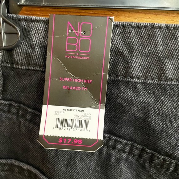 NWT No Boundaries Distressed women's 90's Jeans Size 5 - Picture 3 of 10